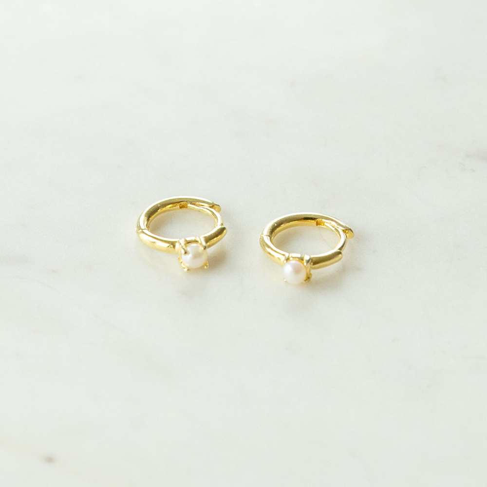 Solo Pearl Huggies | Gold