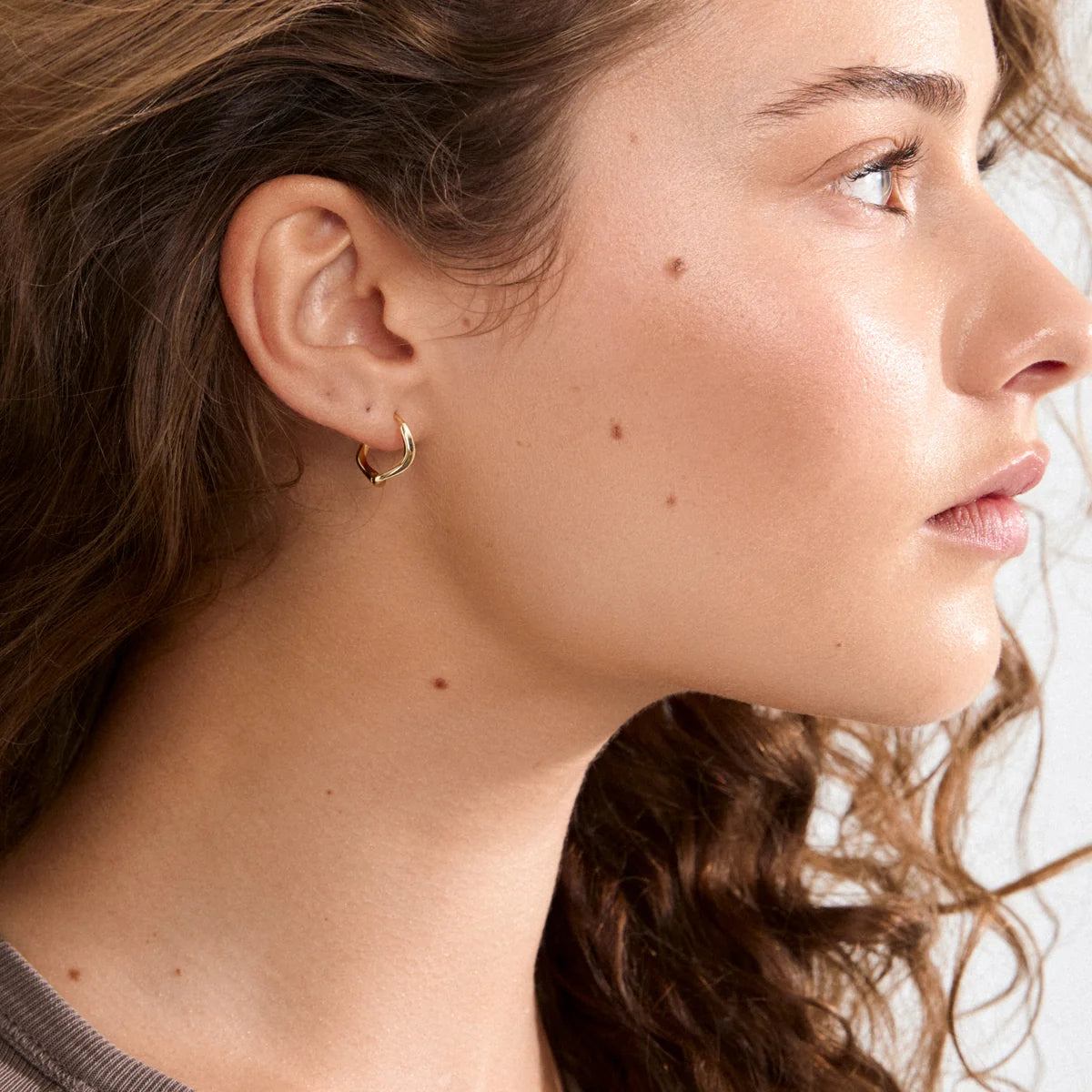 Alberte Organic Shape Hoop Earrings - Gold Plated