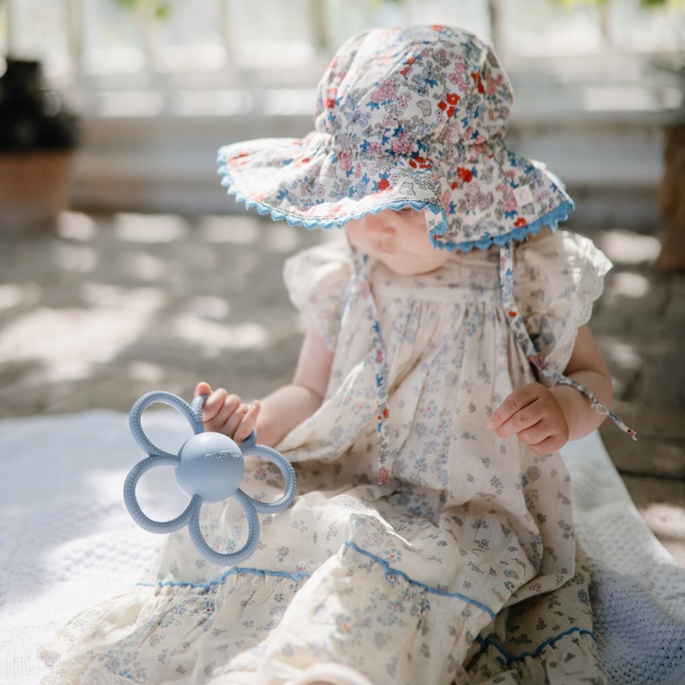 Rattle Teether Daisy - Faded Denim