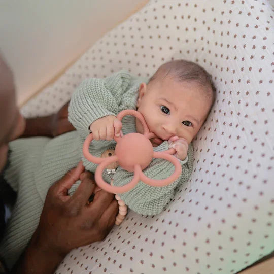 Rattle Teether Daisy - Dusty Rose