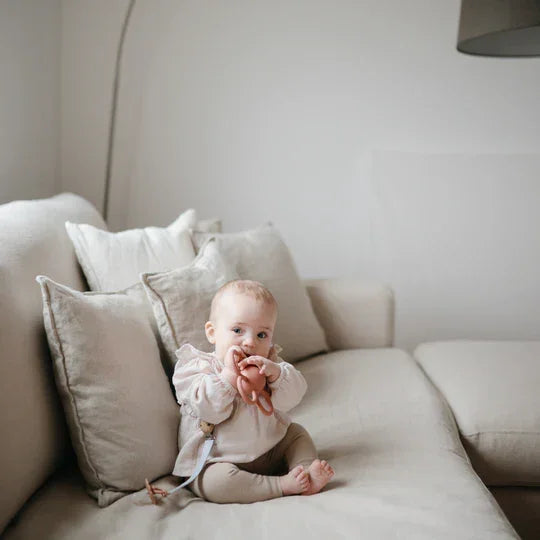 Rattle Teether Daisy - Dusty Rose
